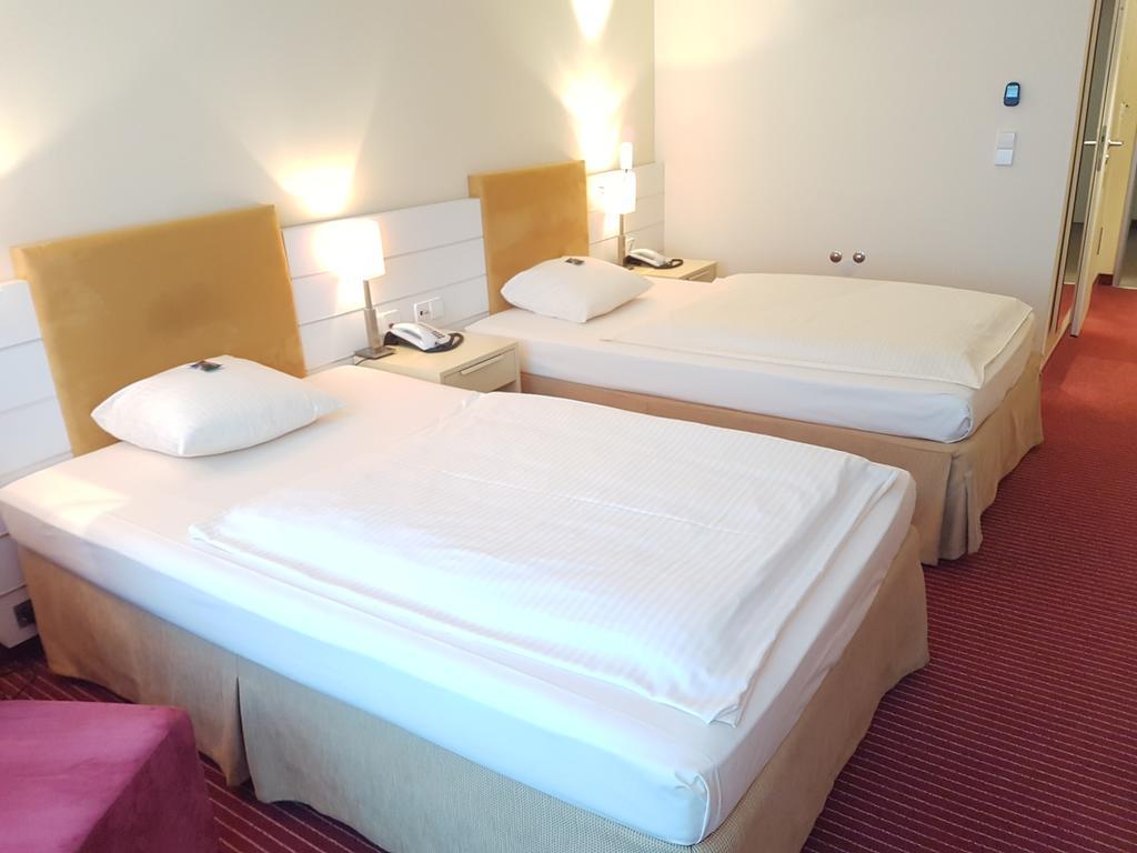 Gastehaus Am Rptc Hotel München Buitenkant foto
